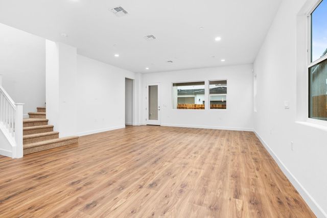 363 Peters Lane S, Madera, CA 93636