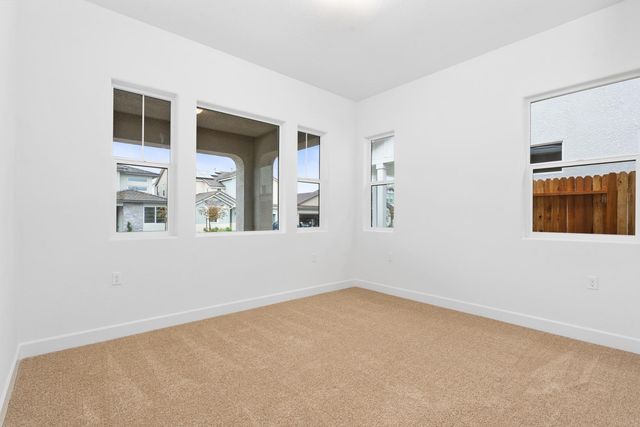 363 Peters Lane S, Madera, CA 93636