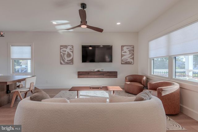 307 OAKDALE AVENUE, Villas, NJ 08251