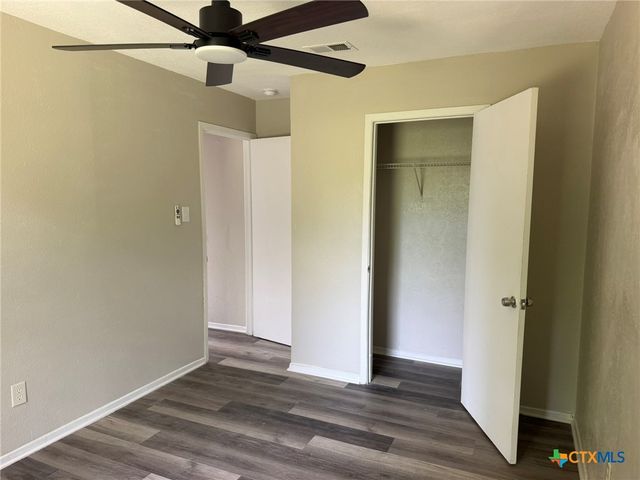 512 Lenora Drive, Taylor, TX 76574