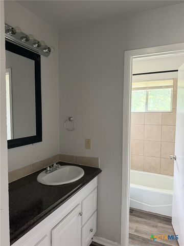 512 Lenora Drive, Taylor, TX 76574