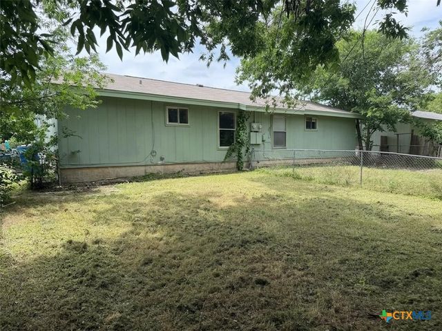 512 Lenora Drive, Taylor, TX 76574