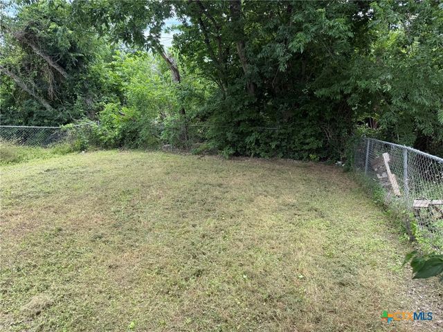 512 Lenora Drive, Taylor, TX 76574