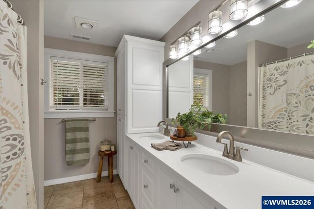 8471 Tyrone Ln SE, Salem, OR 97317
