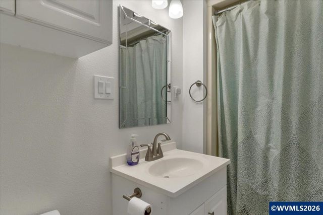 8471 Tyrone Ln SE, Salem, OR 97317
