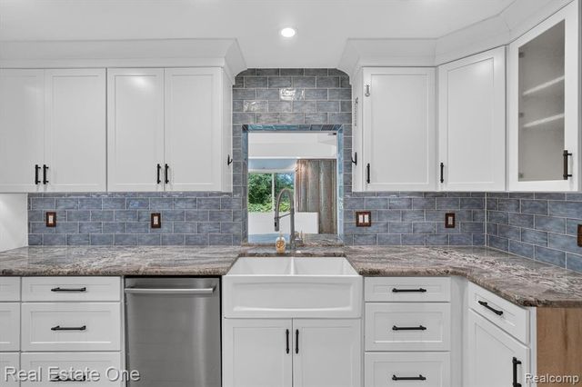 904 N Park Street, Highland, MI 48356