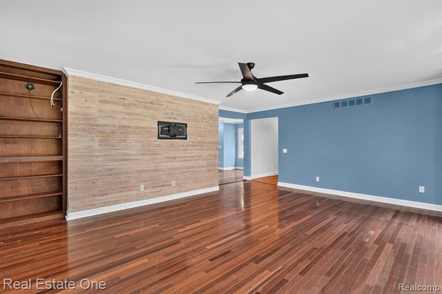 904 N Park Street, Highland, MI 48356