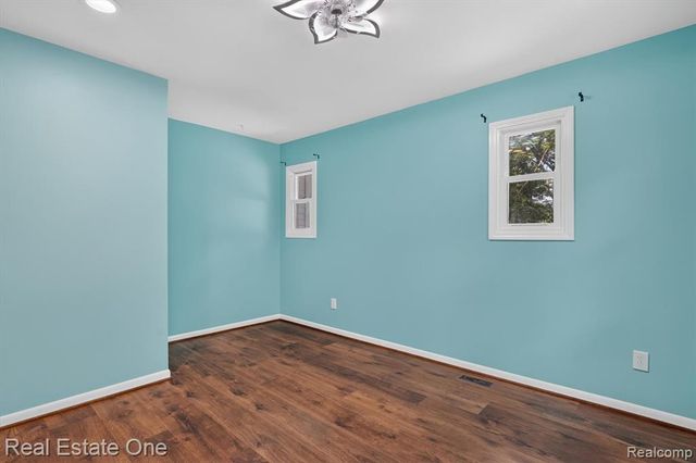 904 N Park Street, Highland, MI 48356