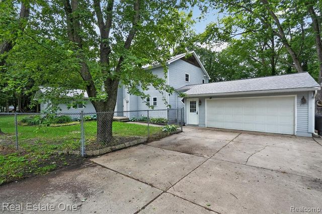 904 N Park Street, Highland, MI 48356