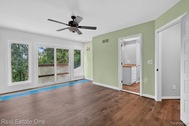 904 N Park Street, Highland, MI 48356