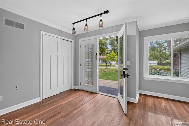 904 N Park Street, Highland, MI 48356