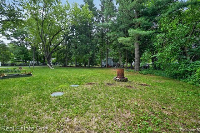904 N Park Street, Highland, MI 48356