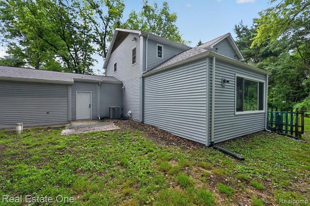904 N Park Street, Highland, MI 48356