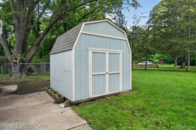 904 N Park Street, Highland, MI 48356