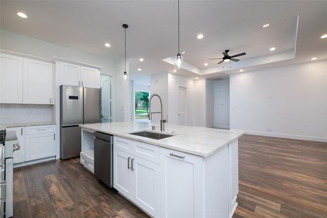 1049 Broadmoor Drive, Huntsville, TX 77340