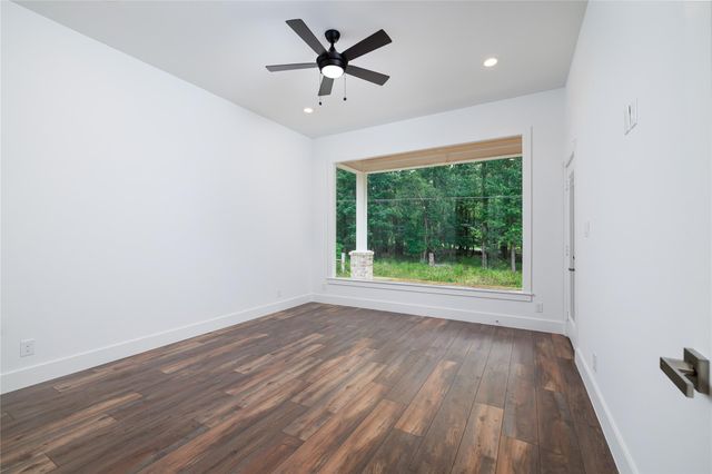 1049 Broadmoor Drive, Huntsville, TX 77340