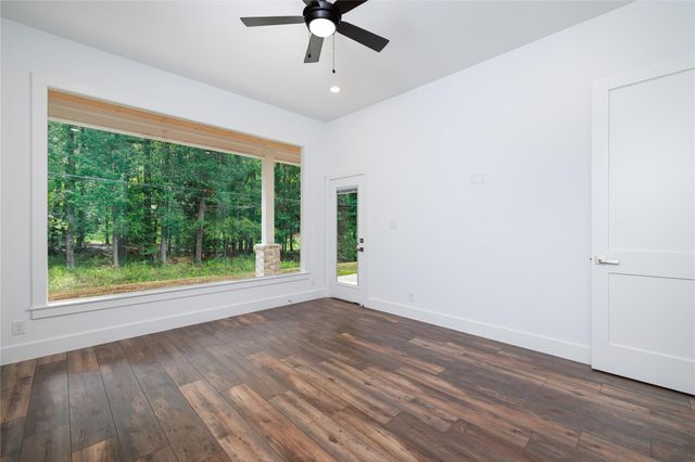 1049 Broadmoor Drive, Huntsville, TX 77340