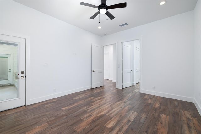 1049 Broadmoor Drive, Huntsville, TX 77340