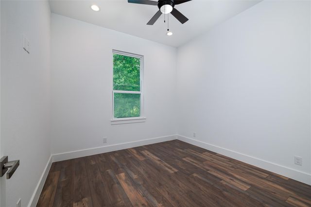 1049 Broadmoor Drive, Huntsville, TX 77340