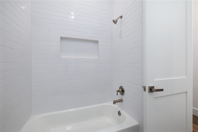 1049 Broadmoor Drive, Huntsville, TX 77340
