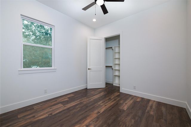 1049 Broadmoor Drive, Huntsville, TX 77340