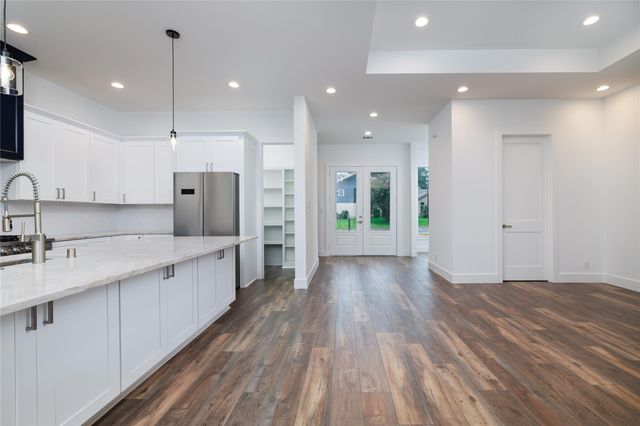 1049 Broadmoor Drive, Huntsville, TX 77340