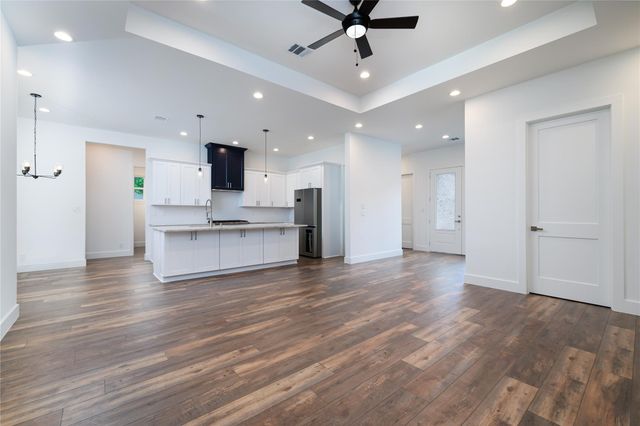 1049 Broadmoor Drive, Huntsville, TX 77340