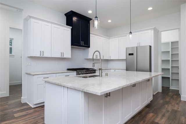 1049 Broadmoor Drive, Huntsville, TX 77340