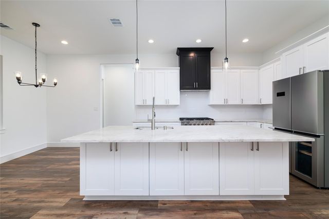 1049 Broadmoor Drive, Huntsville, TX 77340