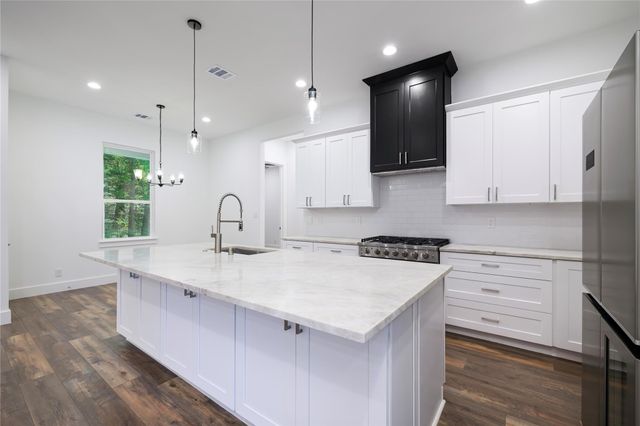 1049 Broadmoor Drive, Huntsville, TX 77340