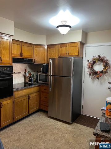 12 Rolling Ridge 12A, Montvale, NJ 07645