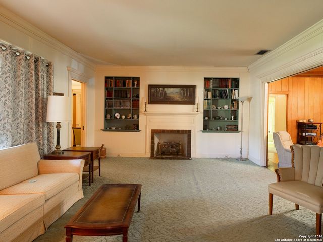 908 Garraty Rd, Terrell Hills, TX 78209