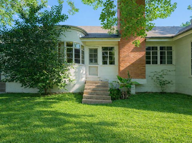 908 Garraty Rd, Terrell Hills, TX 78209