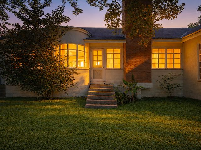 908 Garraty Rd, Terrell Hills, TX 78209