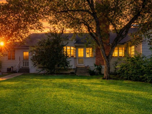 908 Garraty Rd, Terrell Hills, TX 78209