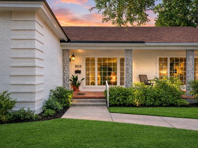 908 Garraty Rd, Terrell Hills, TX 78209