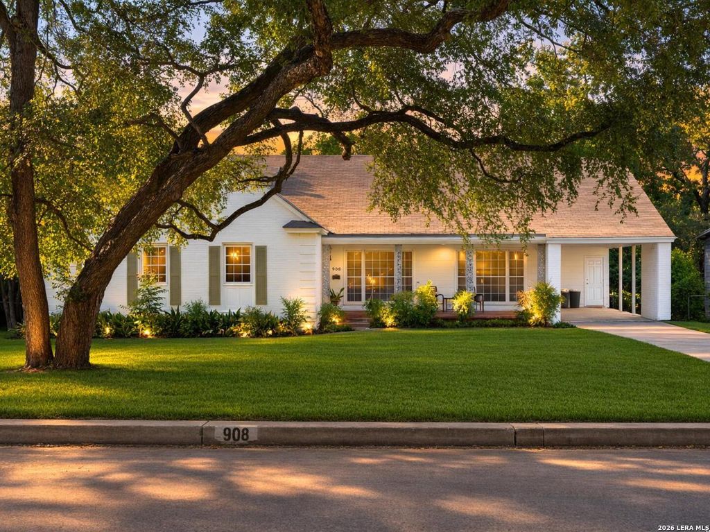 908 Garraty Rd, Terrell Hills, TX 78209