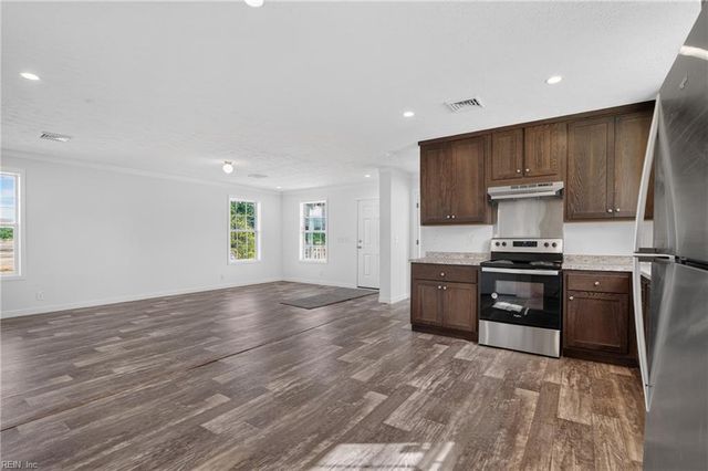 2394 Perrin Creek RD, Hayes, VA 23072