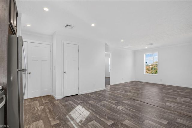 2394 Perrin Creek RD, Hayes, VA 23072