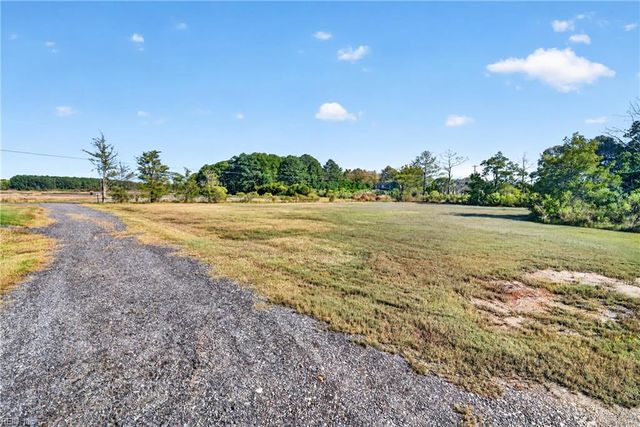 2394 Perrin Creek RD, Hayes, VA 23072