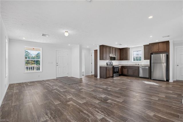 2394 Perrin Creek RD, Hayes, VA 23072