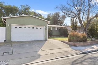 5727 Baja Dr, San Diego, CA 92115