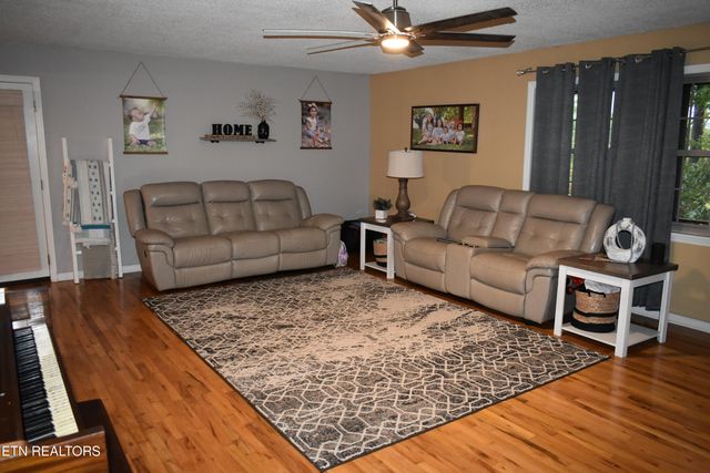 306 Mountain Rd, New Tazewell, TN 37825