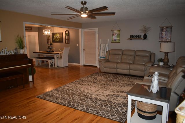 306 Mountain Rd, New Tazewell, TN 37825