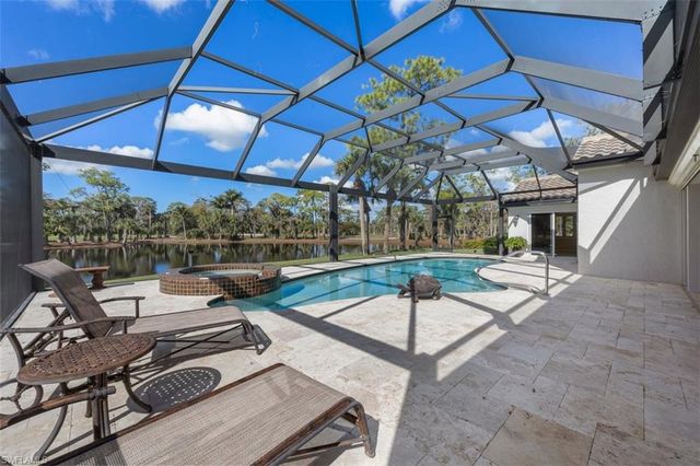 25 Grey Wing PT, Naples, FL 34113