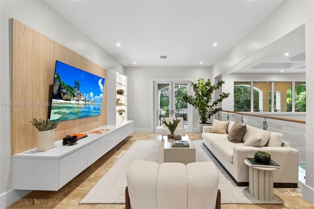 6080 SW 104th St, Pinecrest, FL 33156