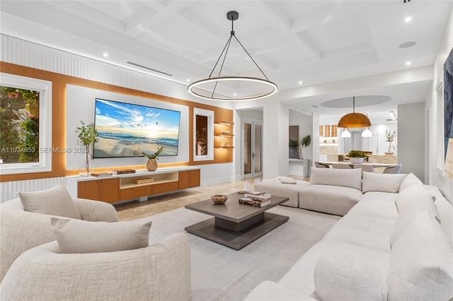 6080 SW 104th St, Pinecrest, FL 33156