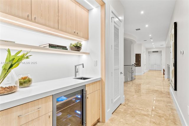 6080 SW 104th St, Pinecrest, FL 33156