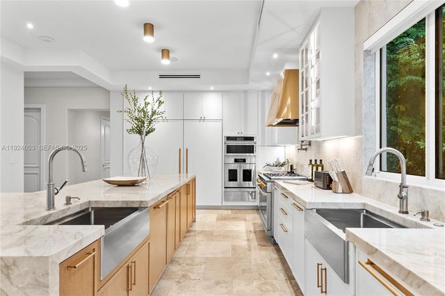 6080 SW 104th St, Pinecrest, FL 33156