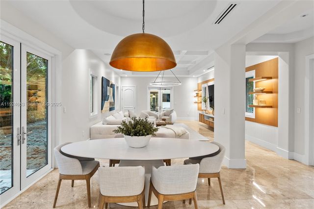 6080 SW 104th St, Pinecrest, FL 33156